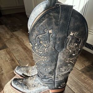 Circle G Tan Cowboy Boots